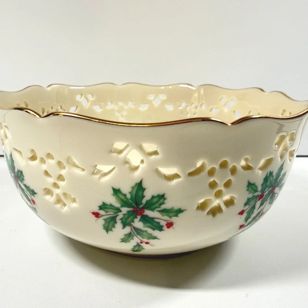 LENOX Holiday Pierced Bowl Ivory Bone China Gold Trim Holly Berry Made in USA 6
